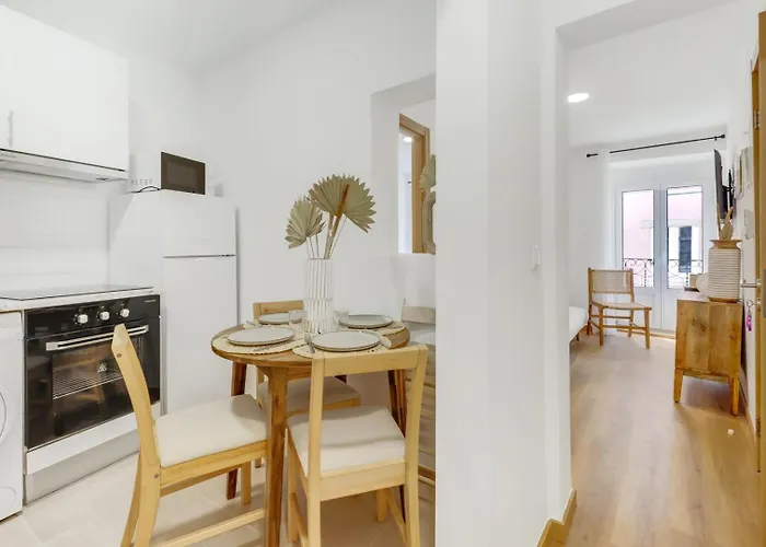 2Br Renovated Heart Of Santos W/ Ac | By Airnest